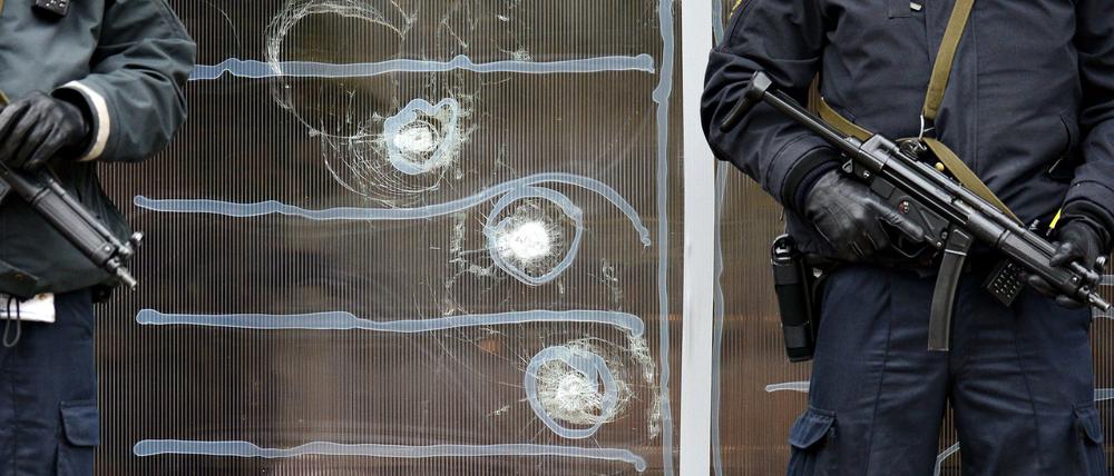 Polizisten vor dem angegriffenen Kulturzentrum in Kopenhagen 