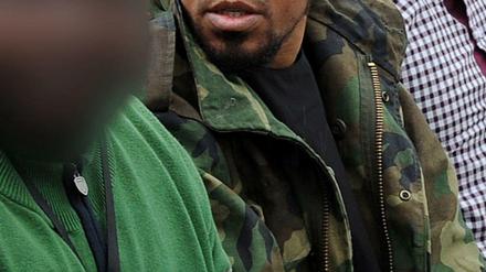 Vorkämpfer. Denis Cuspert auf einem Archivbild von 2012, das ihn mit radikalen Salafisten beim Gebet in Bonn zeigt.