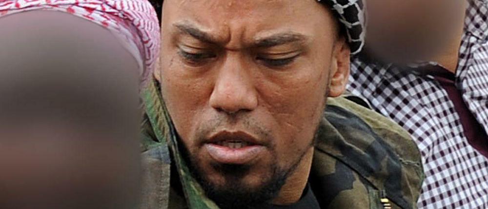 Vorkämpfer. Denis Cuspert auf einem Archivbild von 2012, das ihn mit radikalen Salafisten beim Gebet in Bonn zeigt.