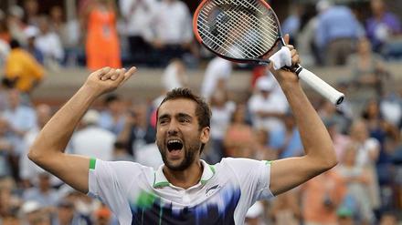 Überraschend klar gewann der Kroate Marin Cilic in drei Sätzen gegen Roger Federer.
