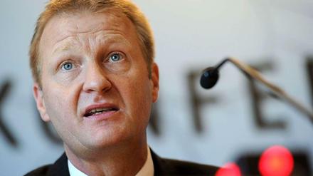 Nordrhein-Westfalens Innenminister Ralf Jäger geht gegen die selbsternannte "Scharia-Polizei" vor.