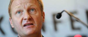 Nordrhein-Westfalens Innenminister Ralf Jäger geht gegen die selbsternannte "Scharia-Polizei" vor.