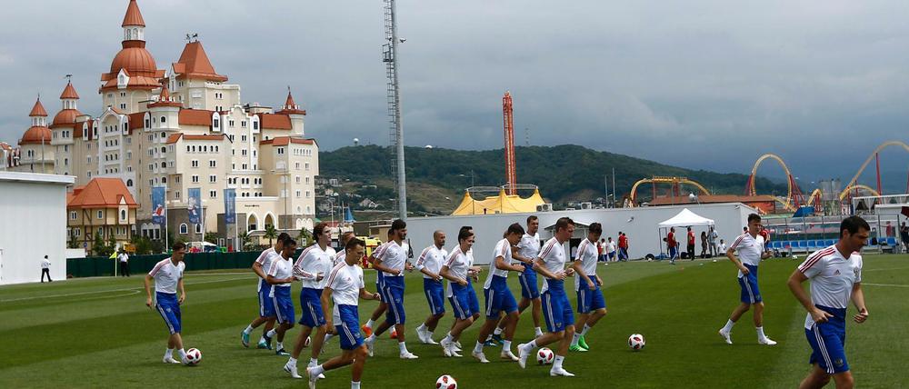Die russische Mannschaft trainiert vor dem Viertelfinale gegen Kroatien in Sotschi.