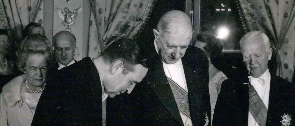 Bundespräsident Lübke und der französische Staatspräsident de Gaulle bei der feierlichen Einweihung der Botschaft der Bundesrepublik Deutschlands in Paris.