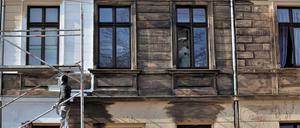 Ein frischer Anstrich kann in Berlin für Mieterhöhung sorgen - und treibt die Bewohner an den Stadtrand.