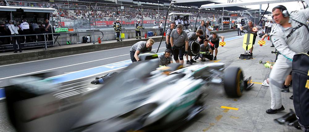 Sicherheitszone. Mit einem umfangreichen Sofortmaßnahmen-Katalog will die Fia die Gefahren in der Boxengasse verringern.