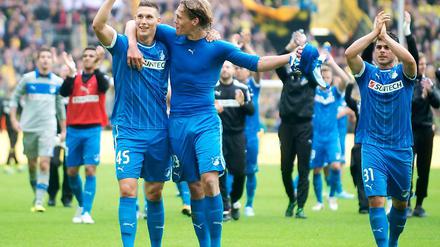 Hoffenheims Spieler feierten den überraschenden Auswärtssieg in Dortmund. 