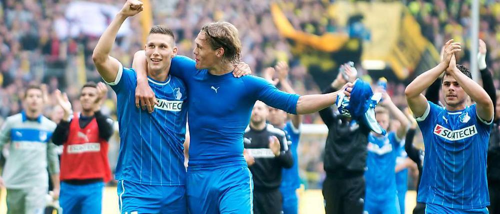 Hoffenheims Spieler feierten den überraschenden Auswärtssieg in Dortmund. 