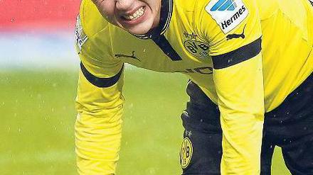 Am Boden zerstört. Am Dienstag brach Mario Götze das Mannschaftstraining ab. Am Mittwoch kam die Diagnose, dass sein Muskelfaserriss wieder aufgebrochen ist. Foto: p-a/dpa