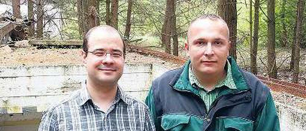 Bunkerbegeistert: Björn Lasinski (links) und Sebastian Meinke (rechts) erkunden Bunkeranlagen in Brandenburg und stellen die Anlagen auf ihrer Internetseite vor.
