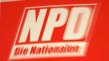 Der innenpolitische Sprecher der Unionsfraktion im Bundestag, Hans-Peter Uhl (CSU), sieht in der NPD keine Gefahr für die Demokratie in Deutschland.