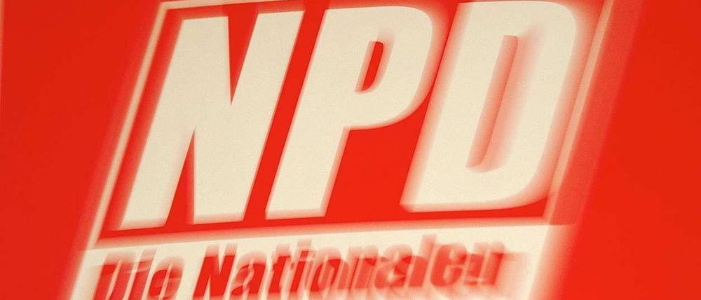 Der innenpolitische Sprecher der Unionsfraktion im Bundestag, Hans-Peter Uhl (CSU), sieht in der NPD keine Gefahr für die Demokratie in Deutschland.