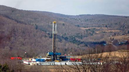 Umstrittener Rohstoff. Um Schiefergas zu gewinnen, muss das Gestein mittels Wasser unter hohem Druck aufgebrochen (gefrackt) werden. Kritiker fürchten Umweltschäden durch Chemikalien, die der Frac-Flüssigkeit zugesetzt werden . 
