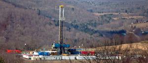 Umstrittener Rohstoff. Um Schiefergas zu gewinnen, muss das Gestein mittels Wasser unter hohem Druck aufgebrochen (gefrackt) werden. Kritiker fürchten Umweltschäden durch Chemikalien, die der Frac-Flüssigkeit zugesetzt werden . 