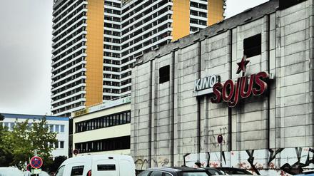 Das ehemaliges Sojus-Kino in Berlin-Marzahn. Jetzt soll hier ein Rewe hin. 