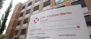 Nach dem Betrugsskandal an Berliner DRK-Kliniken beginnt am 08.04.2016 vor dem Landgericht der Prozess gegen vier Verdächtige.