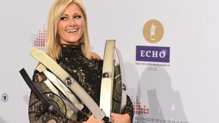Sängerin Helene Fischer freut sich über ihre Auszeichnungen. 