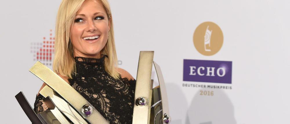 Sängerin Helene Fischer freut sich über ihre Auszeichnungen.