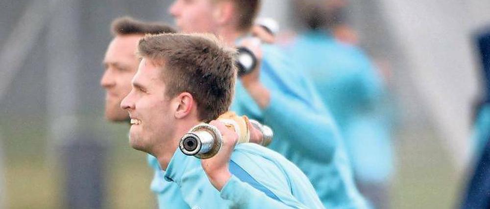 Hantel des Schweigens. Sebastian Langkamp kehrt ins Team zurück.