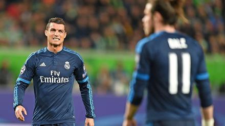 Das tut weh. Madrids Superstars Cristiano Ronaldo (l) und Gareth Bale.