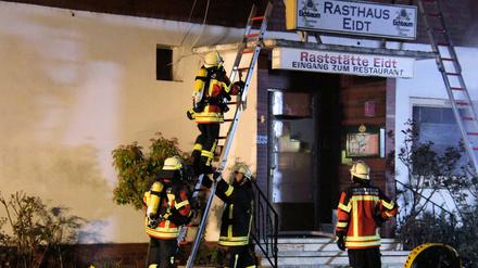 Die Feuerwehr löschte in der Nacht zum Donnerstag den Brand in Bingen.