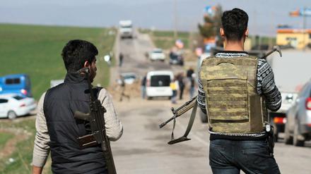 Sicherheitskräfte nach dem Anschlag bei Diyarbakir.