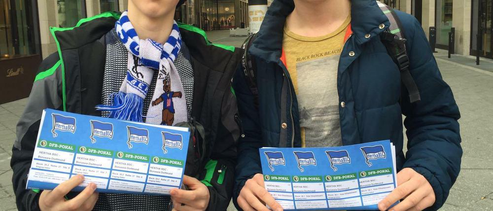 #hahohe. Stolze Herthaner in der Mall of Berlin.