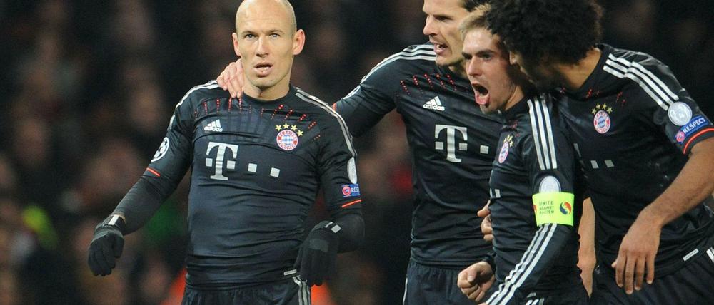 Die Spieler von Bayern München freuen sich über den grandiosen 3.1-Erfolg bei Arsenal London.