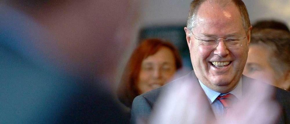 Peer Steinbrück bekommt überraschend Unterstützung - vom früheren Linken-Vorsitzenden Lothar Bisky.