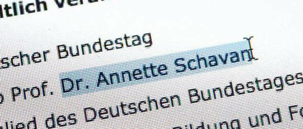 Auf ihrer Homepage führt Annette Schavan den Doktortitel weiter.
