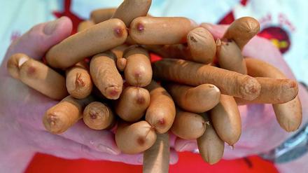 Unsicher, was drin ist? Deutsche griffen 2012 seltener zu Wurst.