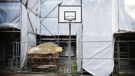 Baustellengerüste gibt es an vielen Berliner Schulen.