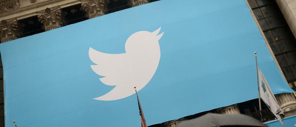Twitter will konsequenter gegen Hetze vorgehen. 