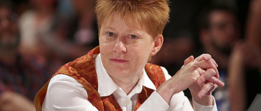 Im Fokus von Rechtsextremisten: Die Bundestagsabgeordnete Petra Pau, hier auf dem Linken-Parteitag im Juni 2015.