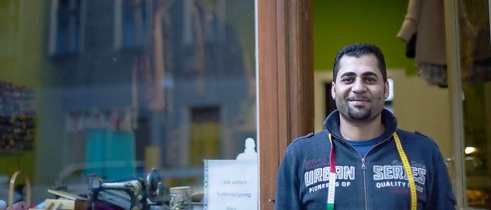 Tamer Mohamed vor seiner Werkstatt in der Spandauer Neustadt.