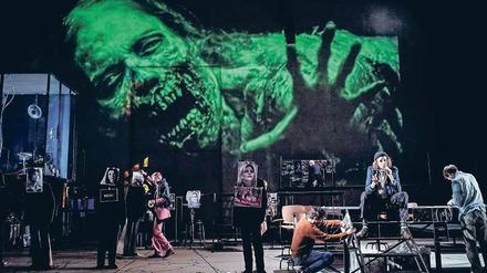 Szene aus der umstrittenen Inszenierung „Fear“ von Falk Richter an der Berliner Schaubühne.