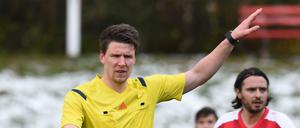 Ein Unikum: Rene Vollath ist Fußballprofi und nebenbei auch Schiedsrichter.