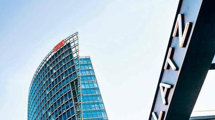 70 Milliarden Euro Jahresumsatz hatte die Deutsche Bahn, hier die Zentrale am Potsdamer Platz, einst angepeilt. 2015 dürften es 47 Milliarden werden.