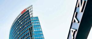 70 Milliarden Euro Jahresumsatz hatte die Deutsche Bahn, hier die Zentrale am Potsdamer Platz, einst angepeilt. 2015 dürften es 47 Milliarden werden.