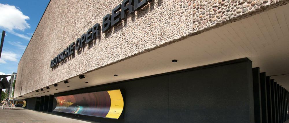 Fassade der Deutschen Oper Berlin an der Bismarckstraße.