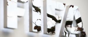 Die Fifa befindet sich in ihrer schlimmsten Krise. Nun wurden Fifa-Gelder in Höhe von 80 Millionen Dollar auf Schweizer Konten gesperrt.