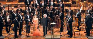 Finale! Anne-Sophie Mutter mit Rattle und den Philharmonikern.