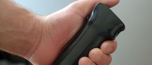 Die Piraten fordern weniger Pfefferspray-Einsätze von der Polizei.