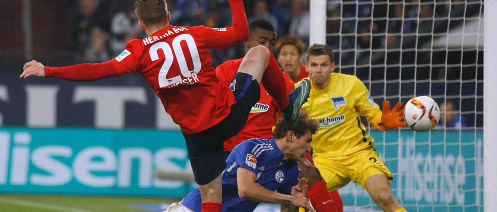 Mit viel Einsatz: Trotz Unterzahl hatte Hertha BSC beim FC Schalke 04 nach dem Ausgleich sogar Chancen für ein Siegtor.