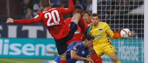 Mit viel Einsatz: Trotz Unterzahl hatte Hertha BSC beim FC Schalke 04 nach dem Ausgleich sogar Chancen für ein Siegtor.
