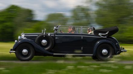 Schnell unterwegs. Edelpfandhäuser nehmen zum Beispiel Oldtimer, Luxusuhren oder teuren Schmuck als Sicherheit für einen Kredit. Kunden zahlen dafür aber hohe Zinsen.