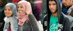 Flüchtlinge, die mit einem Zug aus Salzburg in München ankommen.