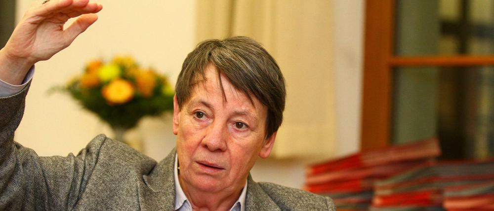 Barbara Hendricks (SPD), Bundesministerin für Umwelt, Naturschutz, Bau und Reaktorsicherheit seit dem 17. Dezember 2013; fotografiert beim Interview im Ministerium, Stresemannstraße 128 - 130 in Berlin-Kreuzberg.