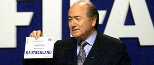 Still the Winner? Deutschland hat den Zuschlag für die Fußball-Weltmeisterschaft 2006 laut "Spiegel" auch dem Einsatz finanzieller Mittel zu verdanken.