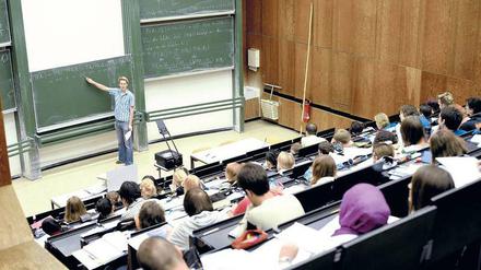 Weiter Weg. Die Juniorprofessur soll ausgebaut werden, die Junge Akademie macht aber auf Mängel aufmerksam. 